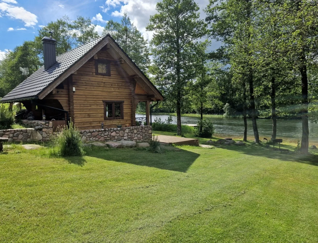 Viesu Vila Atskiras namelis su pirtimi Trakų r. su ežero pakrante